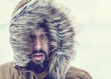 Kış adamı yüksek kaliteli portre yakın çekim