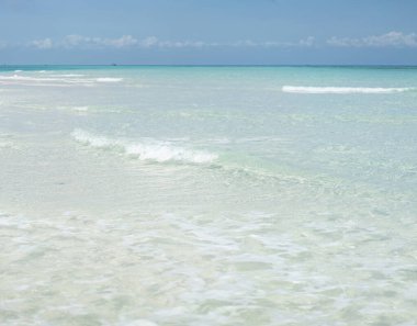 Güzel tropikal beyaz kumsal