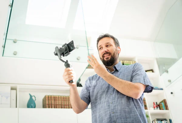 Adult male vlogger streaming online — Stock Photo, Image
