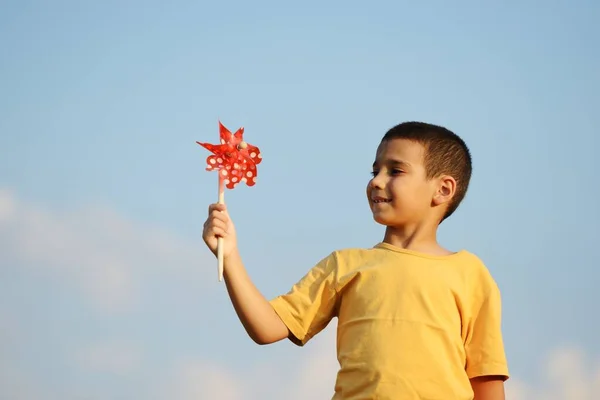 Enfant dans la nature Image En Vente