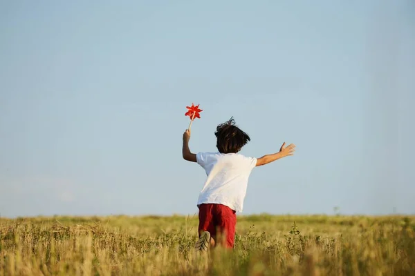 Child in nature — Stock Photo, Image