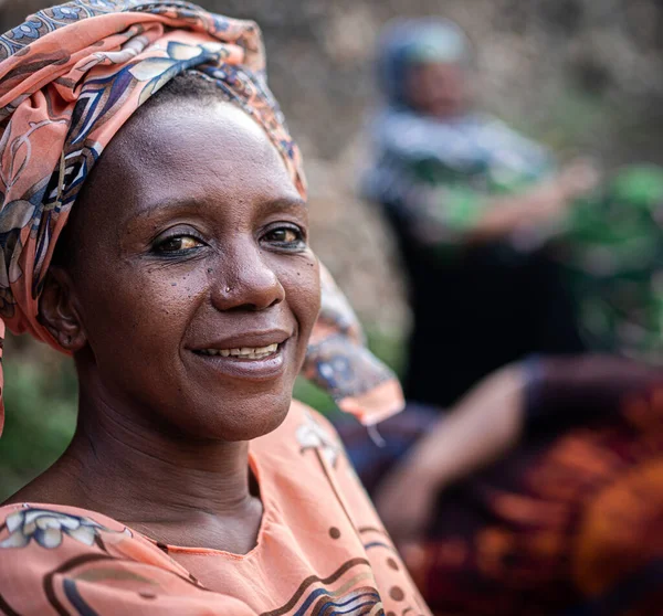 Black African senior beautiful woman with scarf outdoors portrait — Zdjęcie stockowe