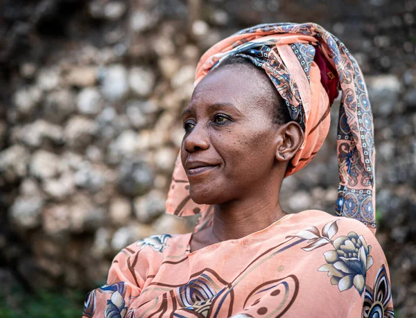 Black African senior beautiful woman with scarf outdoors portrait — Stock Photo, Image