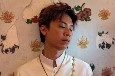 Geleneksel kıyafetler giyen Taylandlı adamın portresi. Yüksek kalite fotoğraf