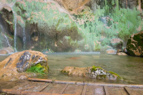 폭포에 아름 다운 secene — 스톡 사진