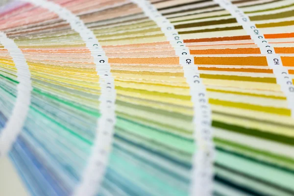 Kleur stalen boek met regenboog monster kleuren catalogus — Stockfoto