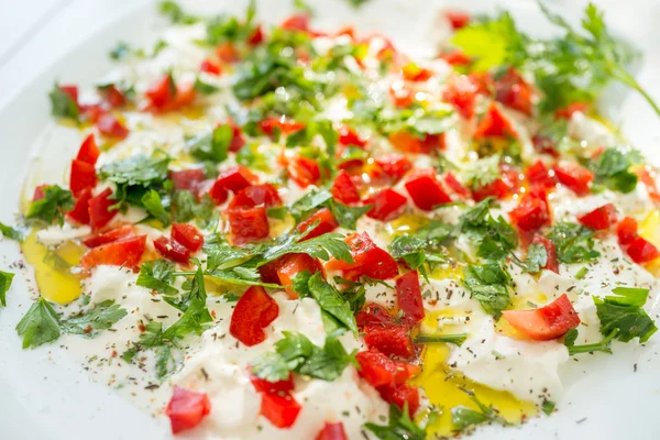 Sommer-Bioküche, Zubereitung von Speisen mit Gemüse — Stockfoto