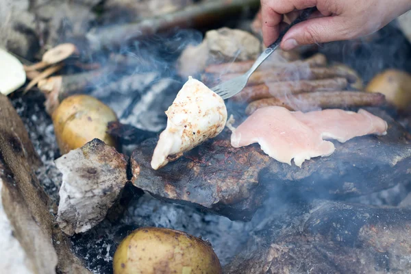 Barbecue on stone in mountains — Stock Photo, Image