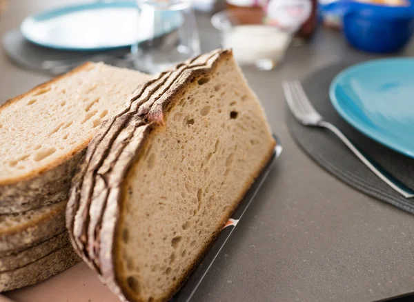 Frukost med hembakat bröd — Stockfoto