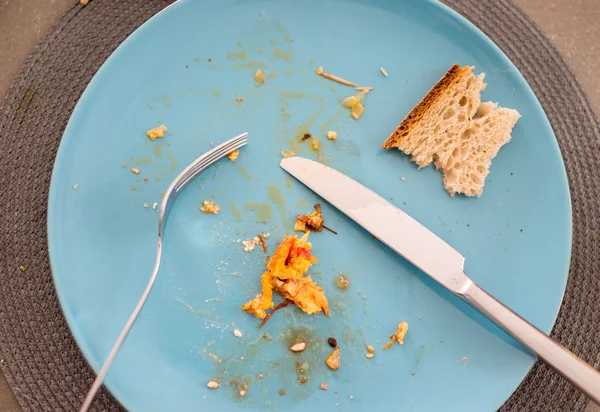 Breakfast finished, empty plate — Stock Photo, Image