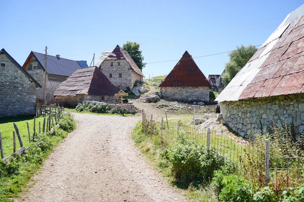 Vieux village de montagne en Europe Photo De Stock