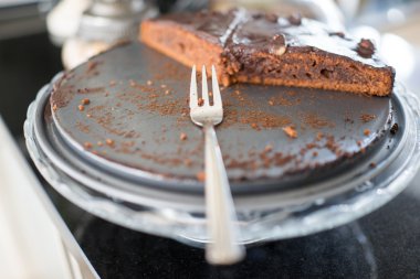 Çikolata soslu kek.