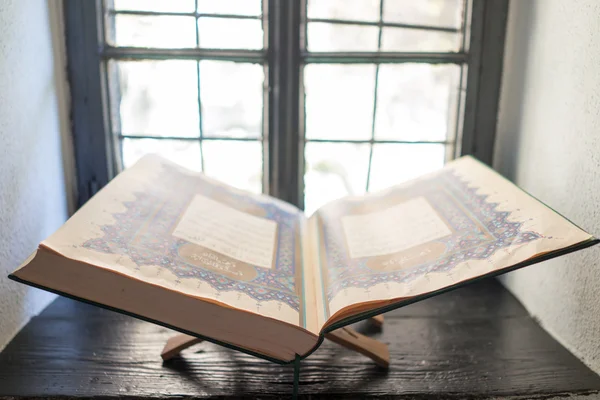 Old Koran book on window shelf — Stock Photo, Image