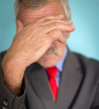 Olgun bir adamın portresi.