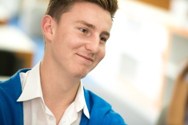 Üniversite öğrencisi Üniversitesi kampüsünde