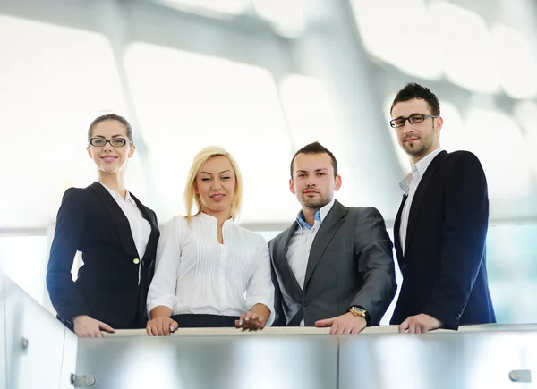 Groep ondernemers permanent samen — Stockfoto