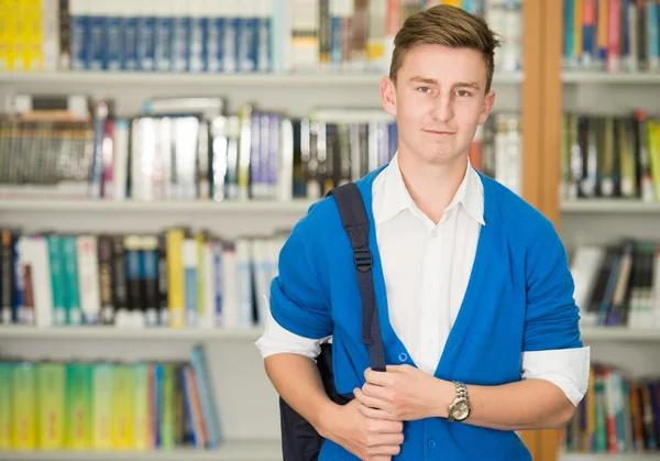 College student w kampusie Uniwersytetu — Zdjęcie stockowe