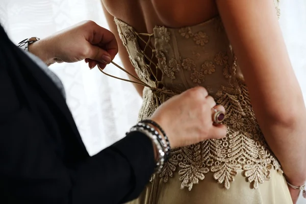 Menina bonita em vestido vintage — Fotografia de Stock