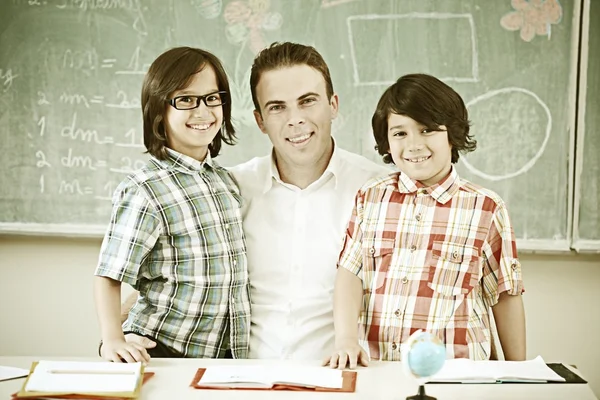 Niños teniendo lección — Foto de Stock