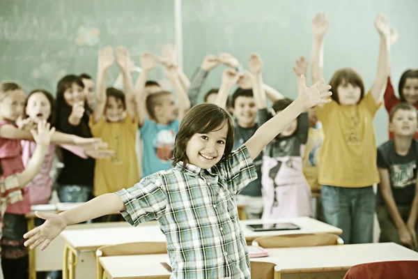 Crianças na escola em aulas — Fotografia de Stock