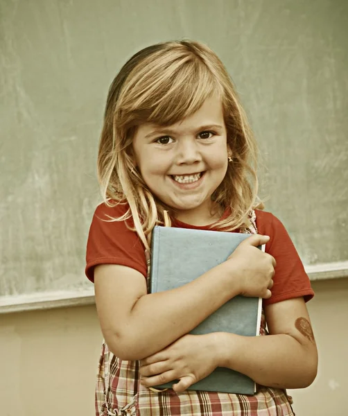 子供の学校教育活動で — ストック写真