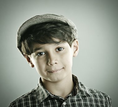 Küçük şirin çocuk poz