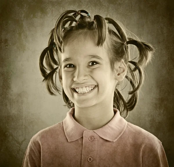 Drôle de portrait d'enfant avec coiffure — Photo