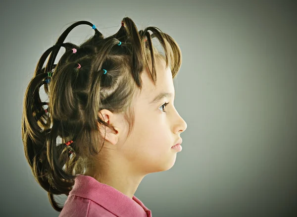 Retrato engraçado de criança com penteado — Fotografia de Stock