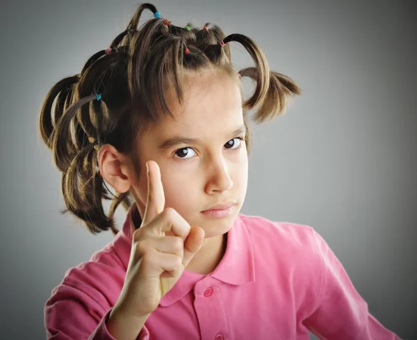 Zabawny portret dziecka z fryzurę — Zdjęcie stockowe
