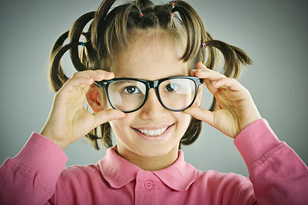 Drôle de portrait d'enfant avec coiffure — Photo