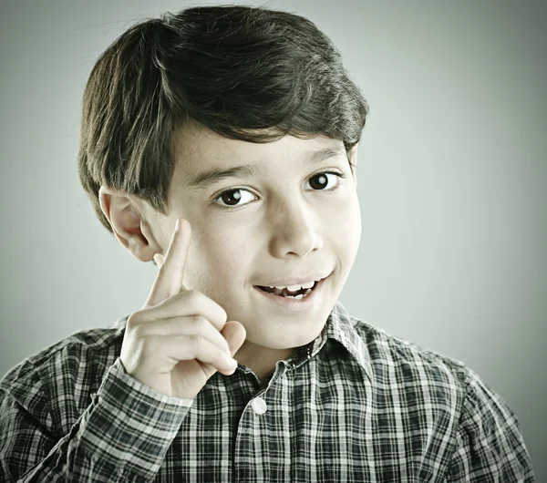 Schattig jongetje poseren voor retro stijl fotografie — Stockfoto