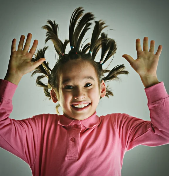 Retrato divertido de niño con estilo de pelo — Foto de Stock