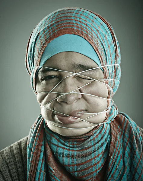 Muslimska arabiska flicka — Stockfoto