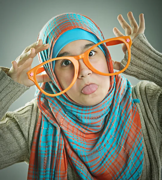 Potret seorang gadis Arab Muslim yang indah — Stok Foto