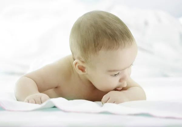 Schattige babyjongen — Stockfoto
