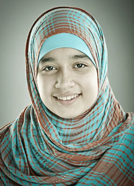 Ritratto di una bella ragazza araba musulmana Foto Stock