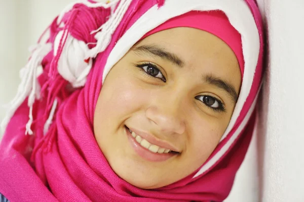 Portrait of beautiful muslim girl — Stock Photo, Image