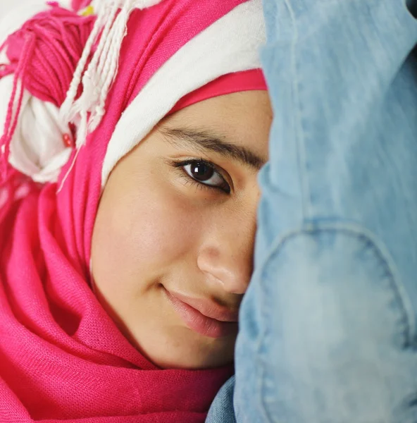 Szép muszlim lány — Stock Fotó