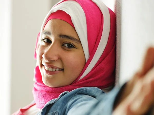 Krásná muslimská dívka — Stock fotografie