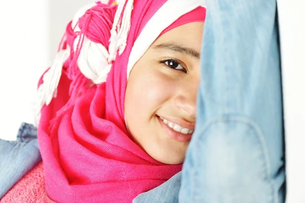 Όμορφο κορίτσι μουσουλμανική — Φωτογραφία Αρχείου