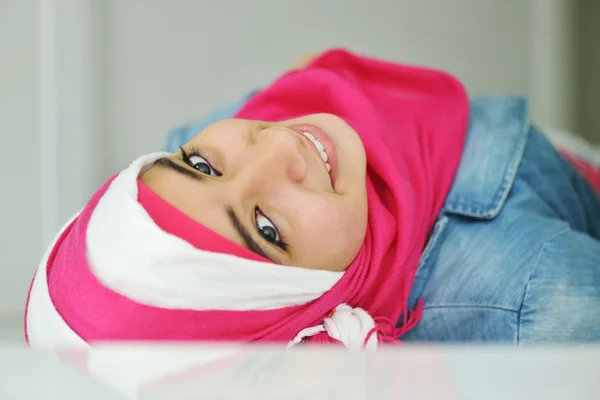 Beautiful Arabic Muslim girl — Stock Photo, Image