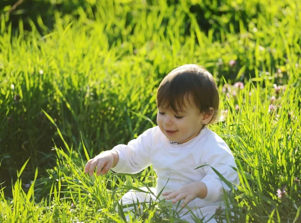 Förtjusande baby pojke — Stockfoto