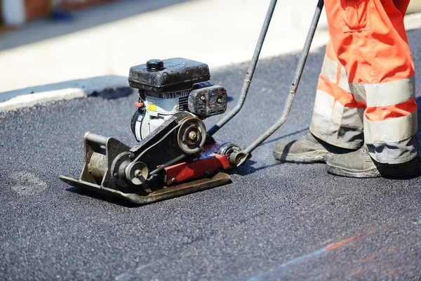 Hard work on asphalt construction — Stock Photo, Image