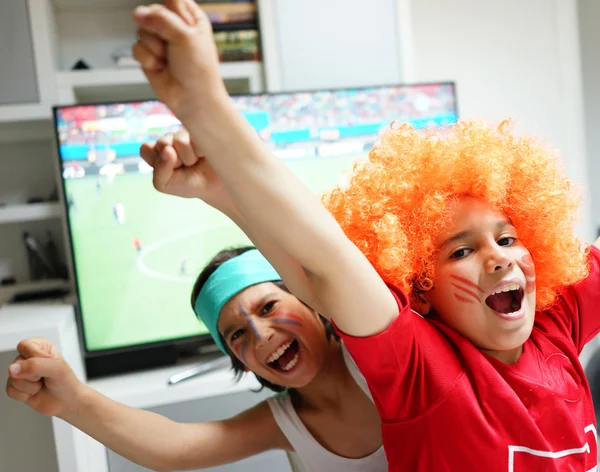 Kids watching football world cup game on tv — Stock Photo, Image