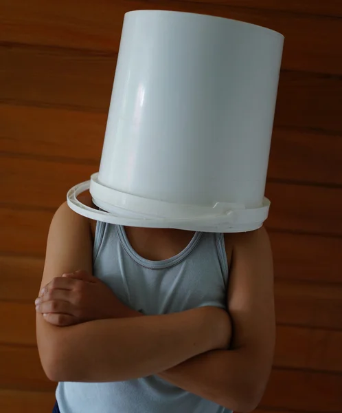 Niño pequeño con peluca de pelo de payaso — Foto de Stock