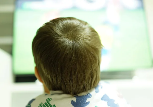 Petit Garçon Regardant Télé Images De Stock Libres De Droits