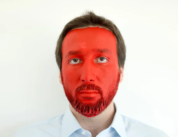 Homem com rosto pintado de vermelho — Fotografia de Stock