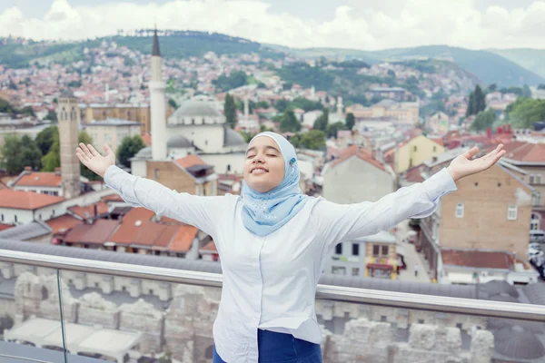 Schöne muslimische arabische Mädchen — Stockfoto