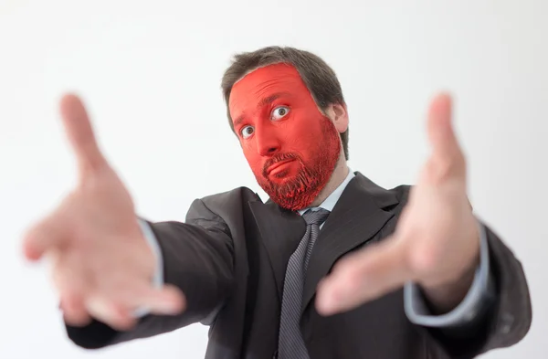 Porträtt av vuxna affärsman med färgglada röda ansikte — Stockfoto