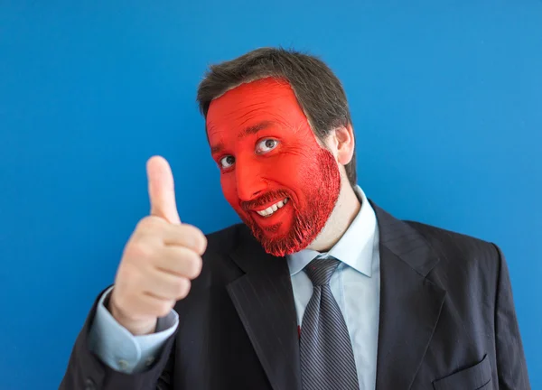 Retrato de empresário adulto com rosto vermelho colorido — Fotografia de Stock